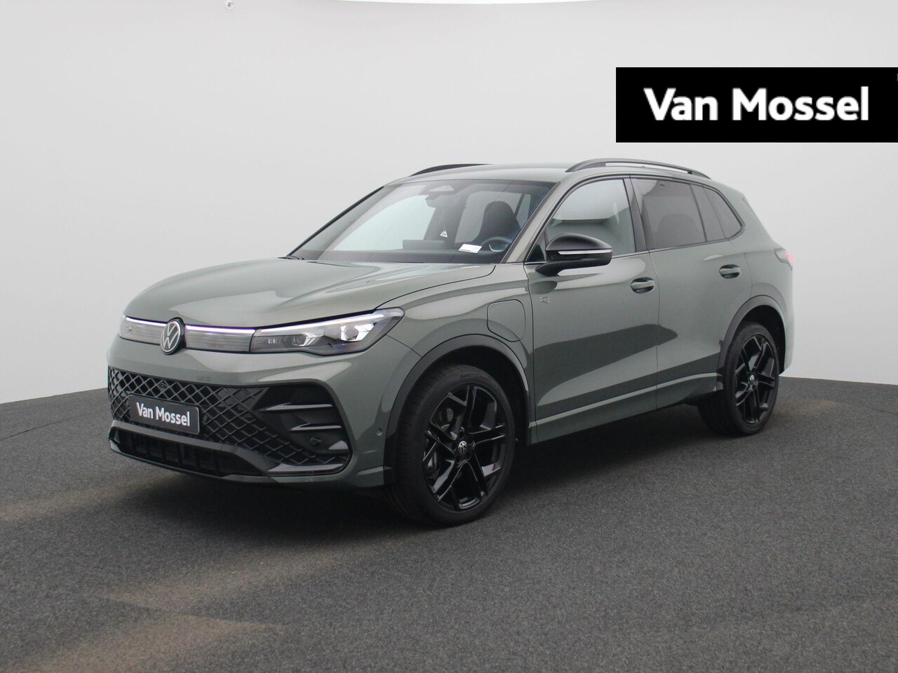 Volkswagen Tiguan - 1.5 eHybrid R-Line Edition 272 PK| Soh 100% | Trekhaak | 360 Camera | Navigatie Groot | He - AutoWereld.nl