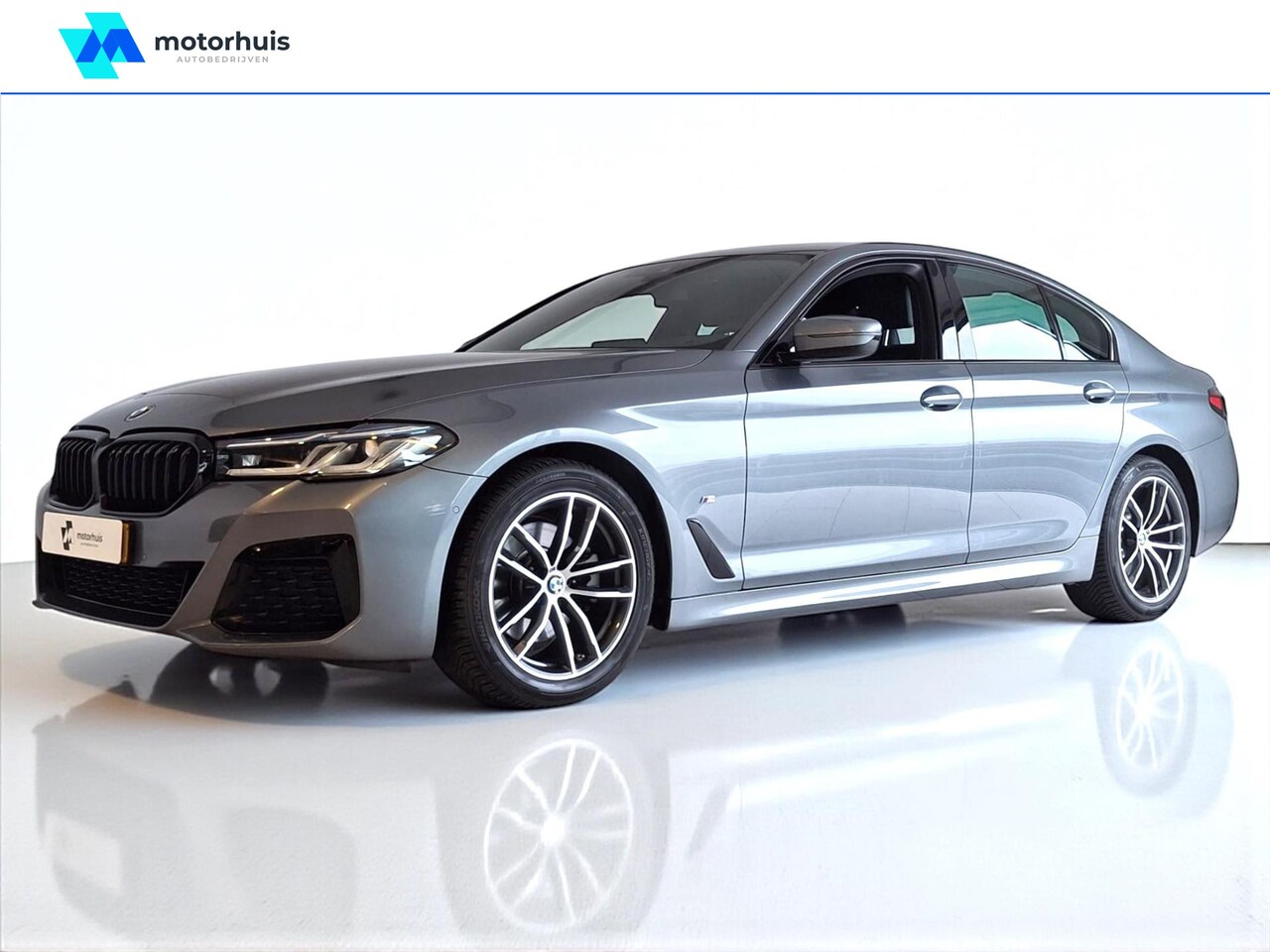 BMW 5-serie - 520i 184pk Bluestone M-SPORT LEDER LASERLICHT CARPLAY NAVI WINTERPACK - AutoWereld.nl