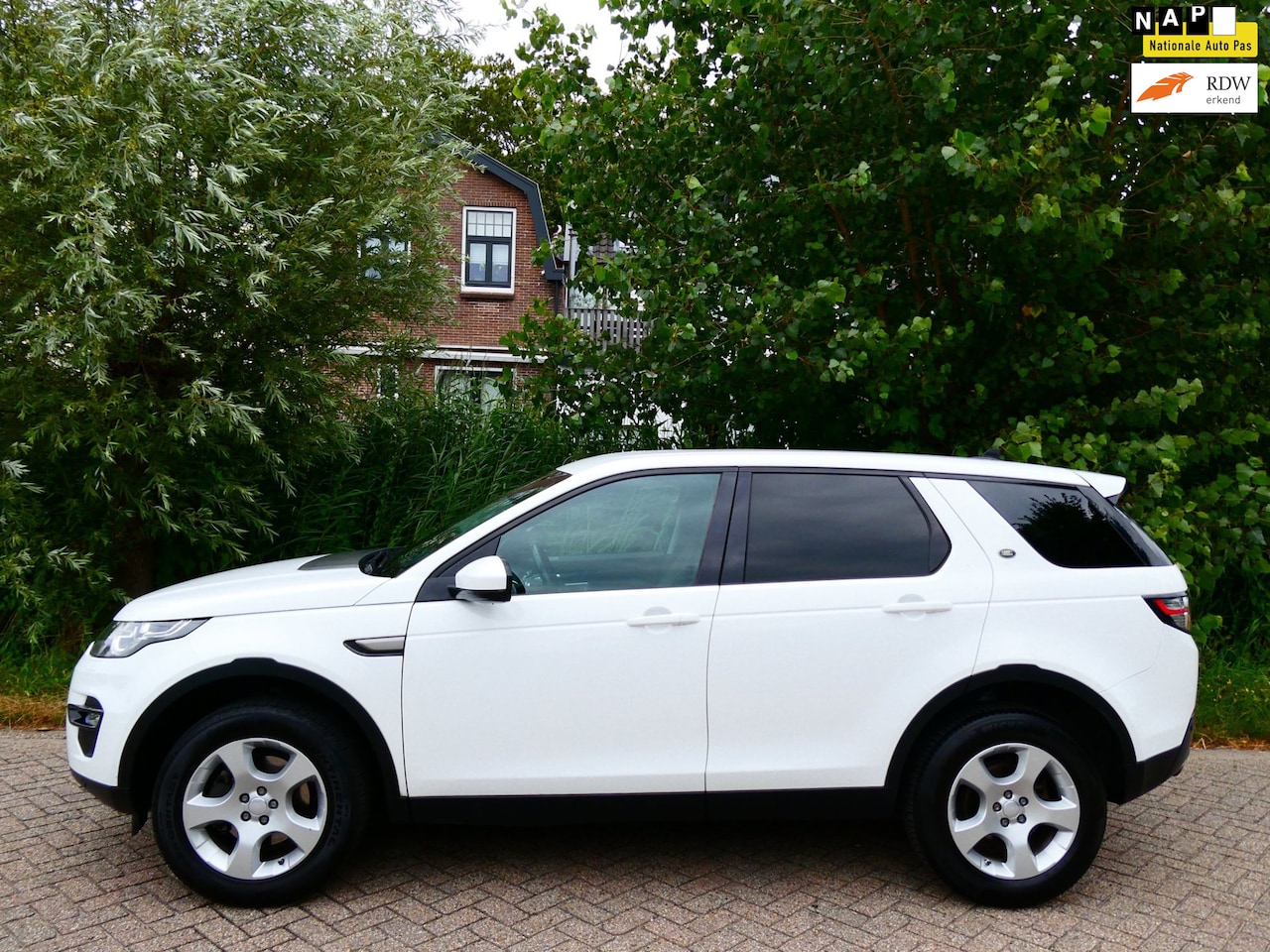 Land Rover Discovery Sport - 2.0 eD4 E-Capability SE 150pk 1e eig. Leder Navi - AutoWereld.nl
