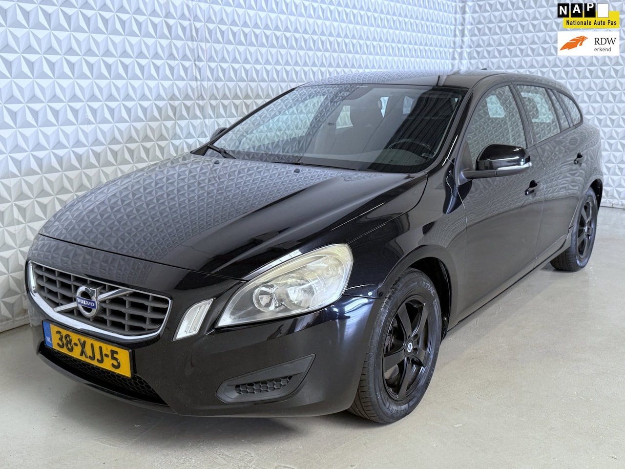 Volvo V60 - 1.6 T3 Loopt niet lekker! EXPORT PRIJS EX BPM (2013) - AutoWereld.nl