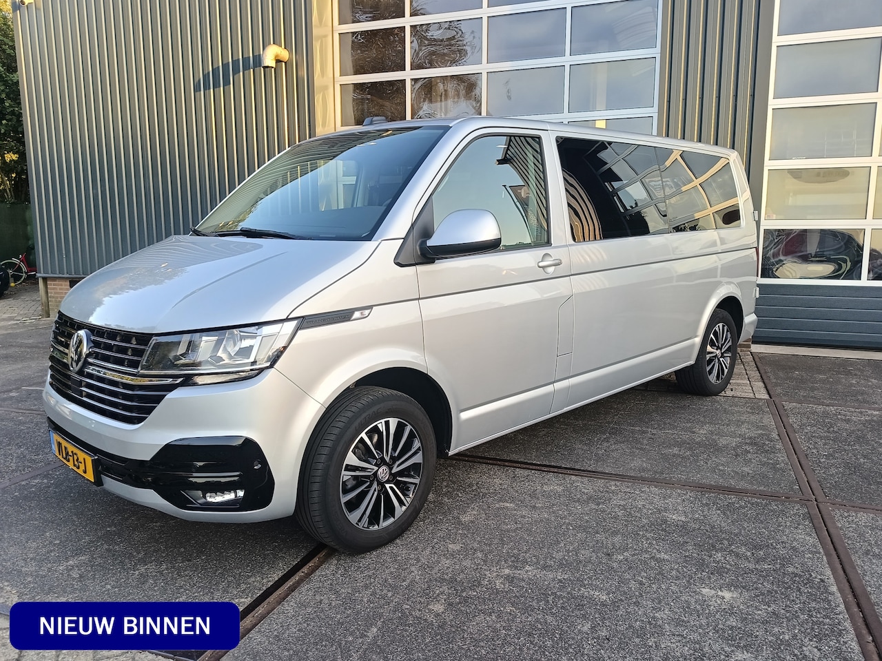 Volkswagen Transporter - 2.0 TDI L2H1 30 DC | Airco | Cruise controle | Camera | Trekhaak | EX BTW | - AutoWereld.nl