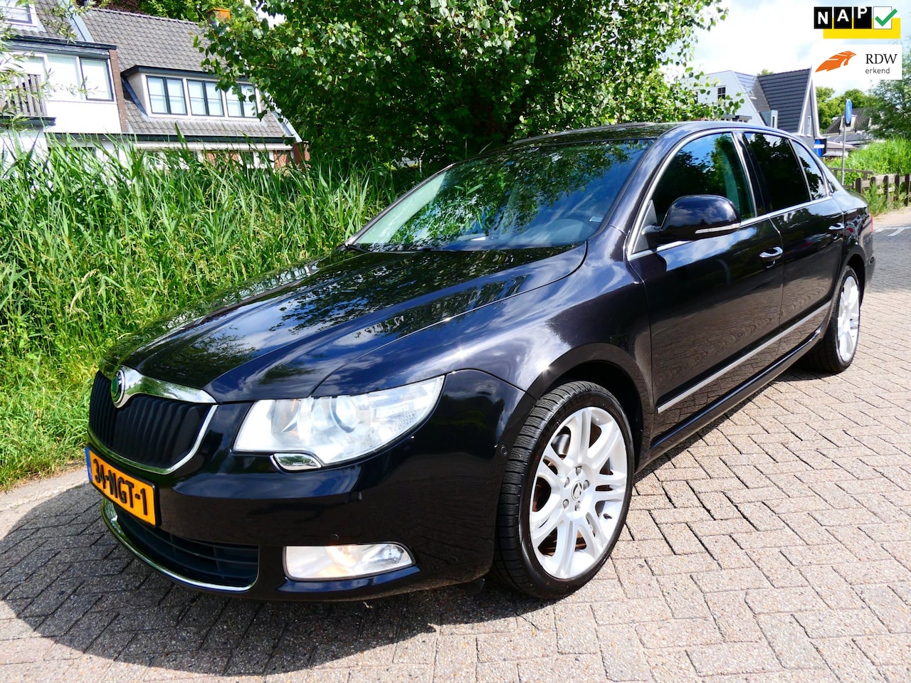 Skoda Superb - 1.8 TSI Elegance 161pk Leder Navi Schuifdak Xenon Trekhaak - AutoWereld.nl