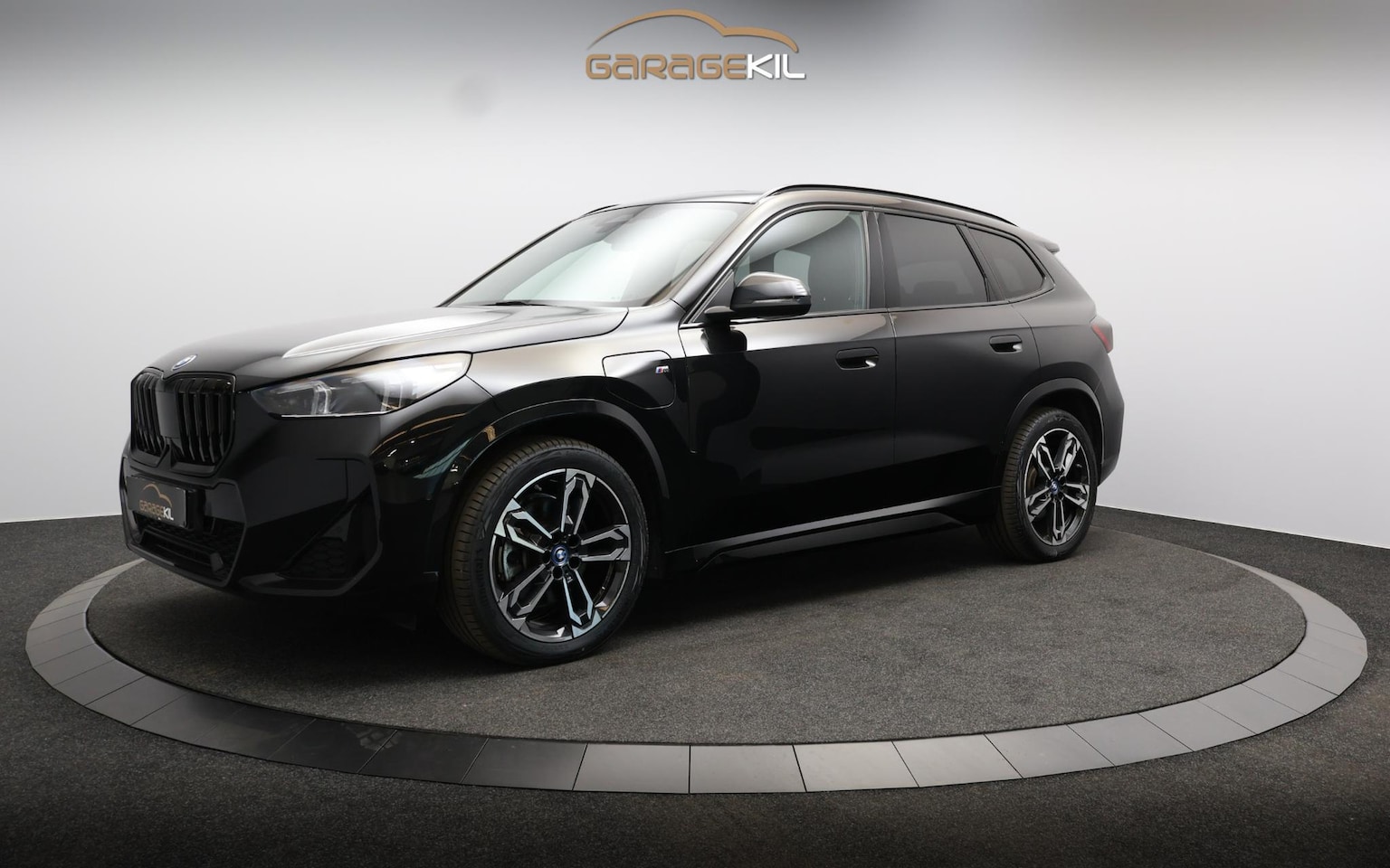 BMW X1 - xDrive25e M-Sport Dealeronderh. / Shadowline / Panoramadak / Trekhaak / Keyless Entry / St - AutoWereld.nl