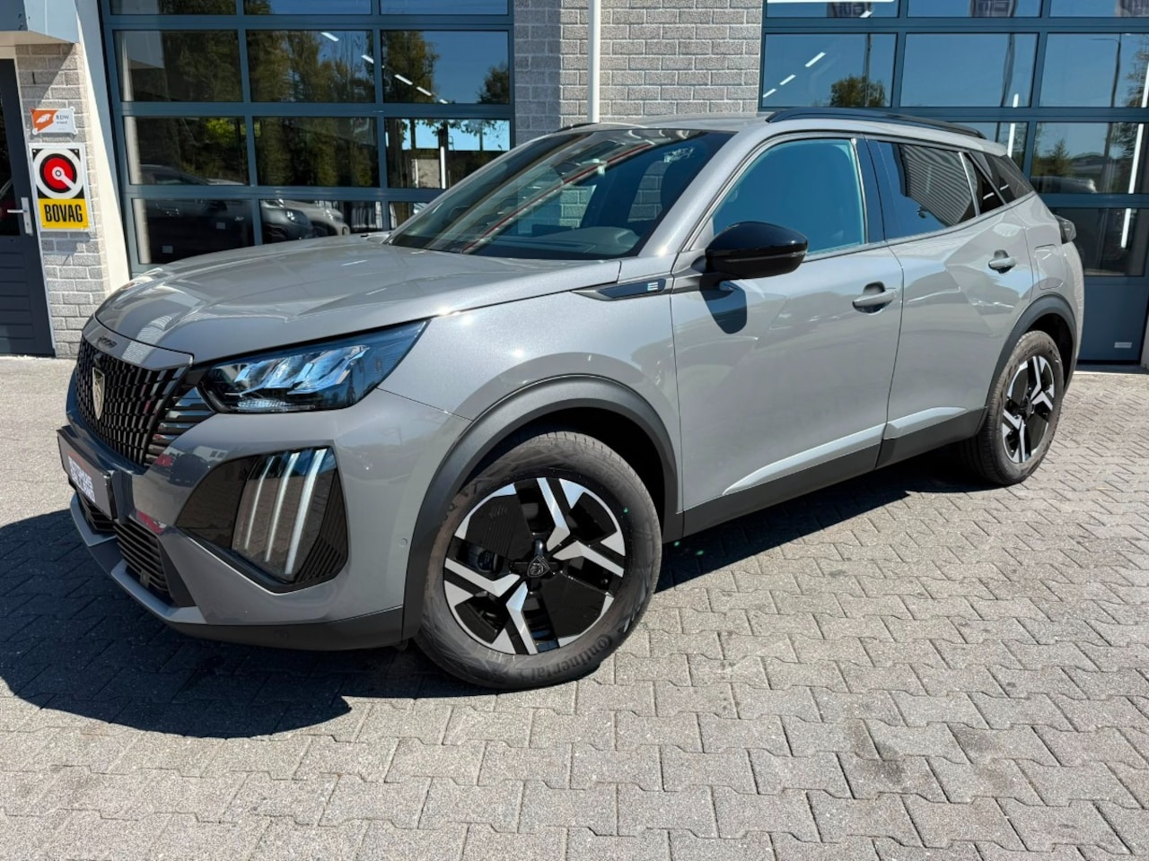 Peugeot e-2008 - EV Allure 50 KWH|CARPLAY|KEYLESS| - AutoWereld.nl