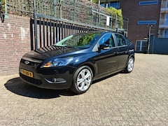 Ford Focus - 1.6 Ghia Met een APK en een NAP.
