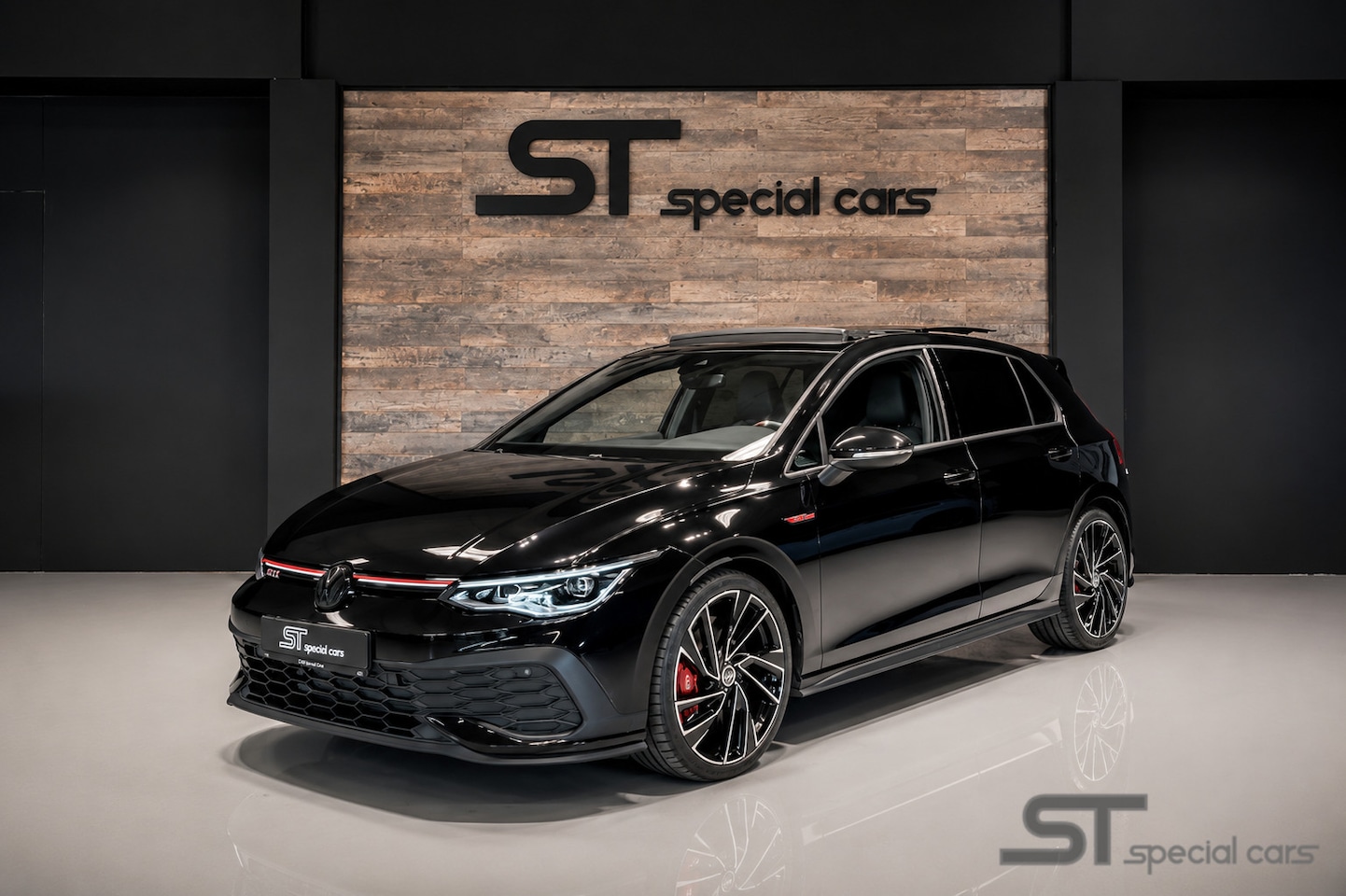 Volkswagen Golf - 2.0 TSI GTI Clubsport|Pano|Diffuser - AutoWereld.nl