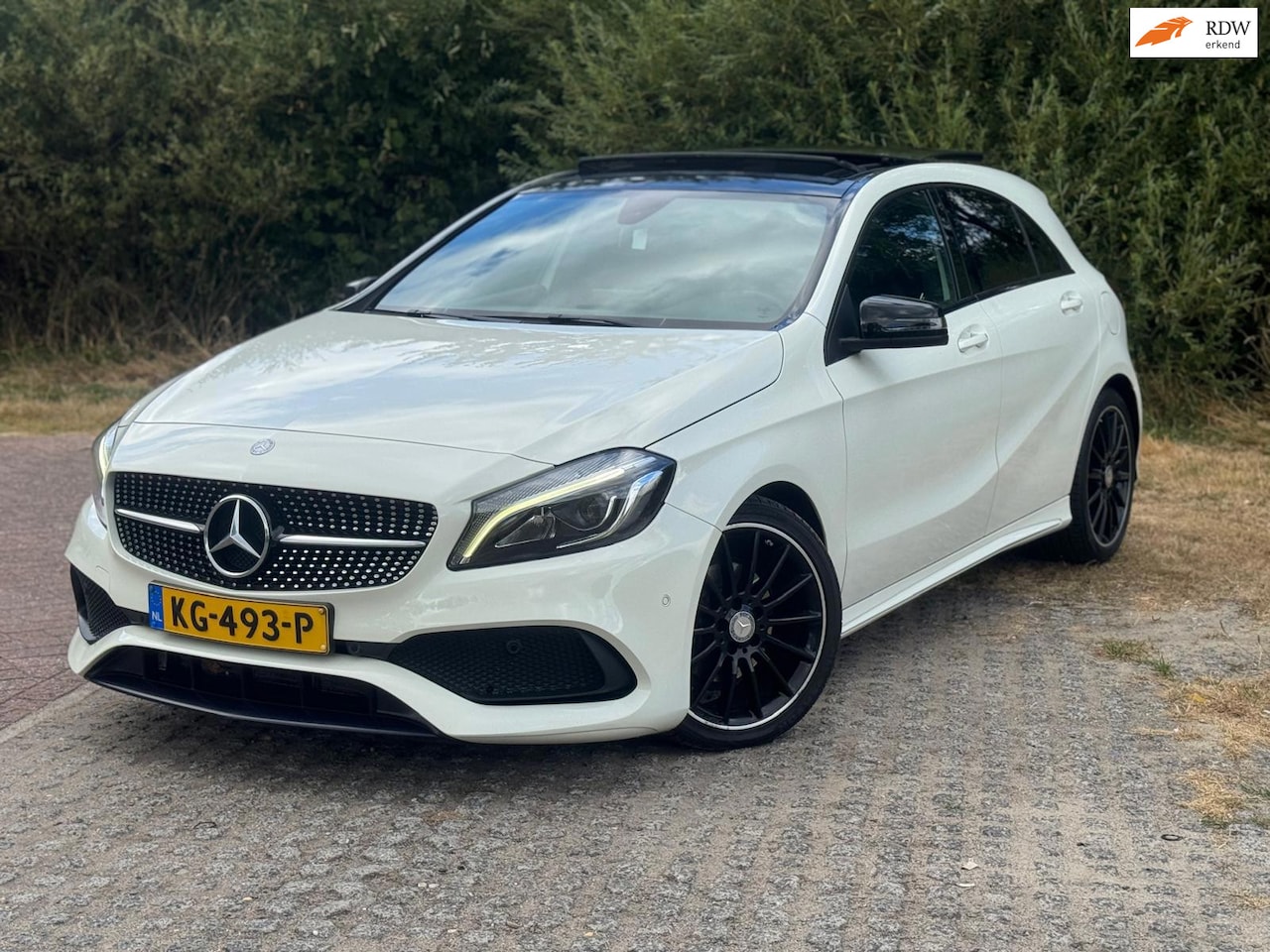Mercedes-Benz A-klasse - 180 AMG Night Edition Plus / PANO - AutoWereld.nl