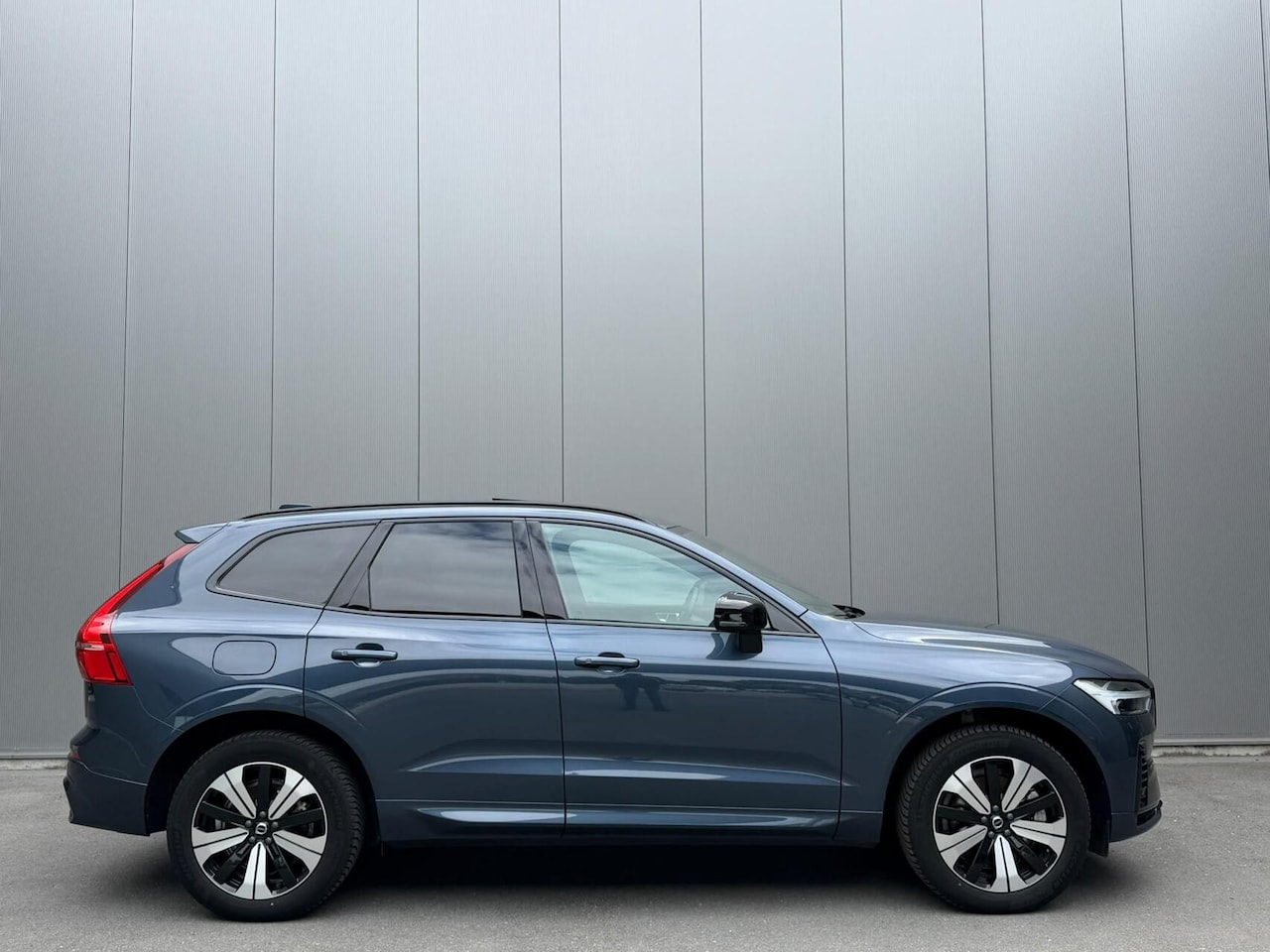 Volvo XC60 - 2.0 T6 Plug-in hybrid AWD Plus Dark Panorama|H/K Audio|Keyless - AutoWereld.nl