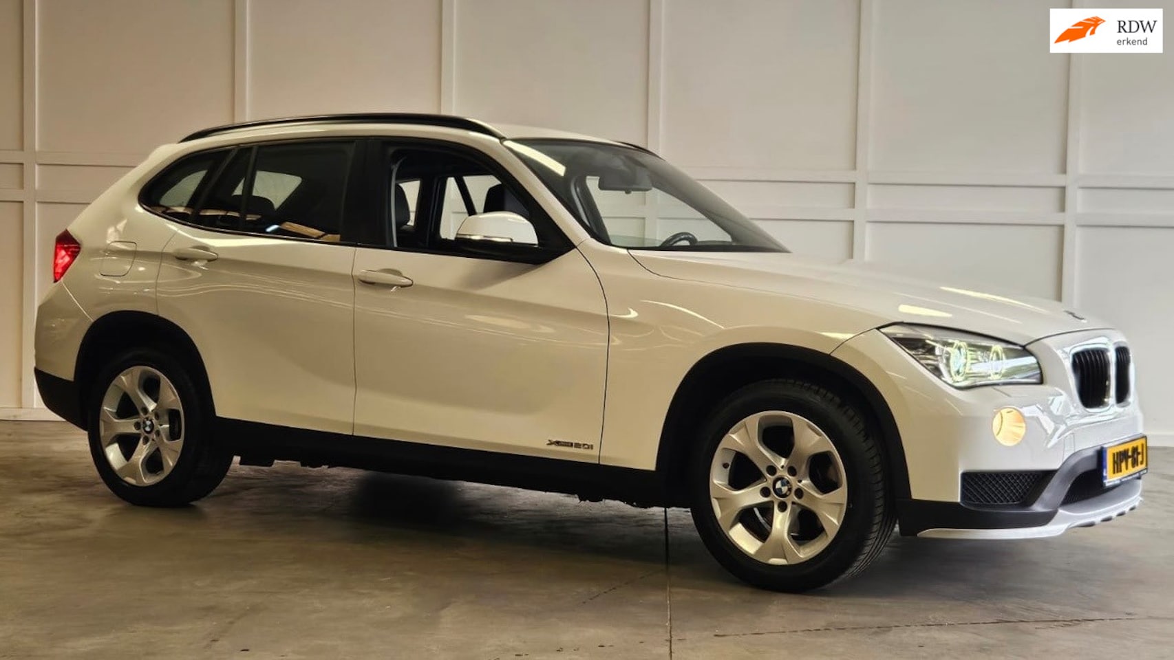 BMW X1 - XDrive20i High Executive / Automaat / - AutoWereld.nl