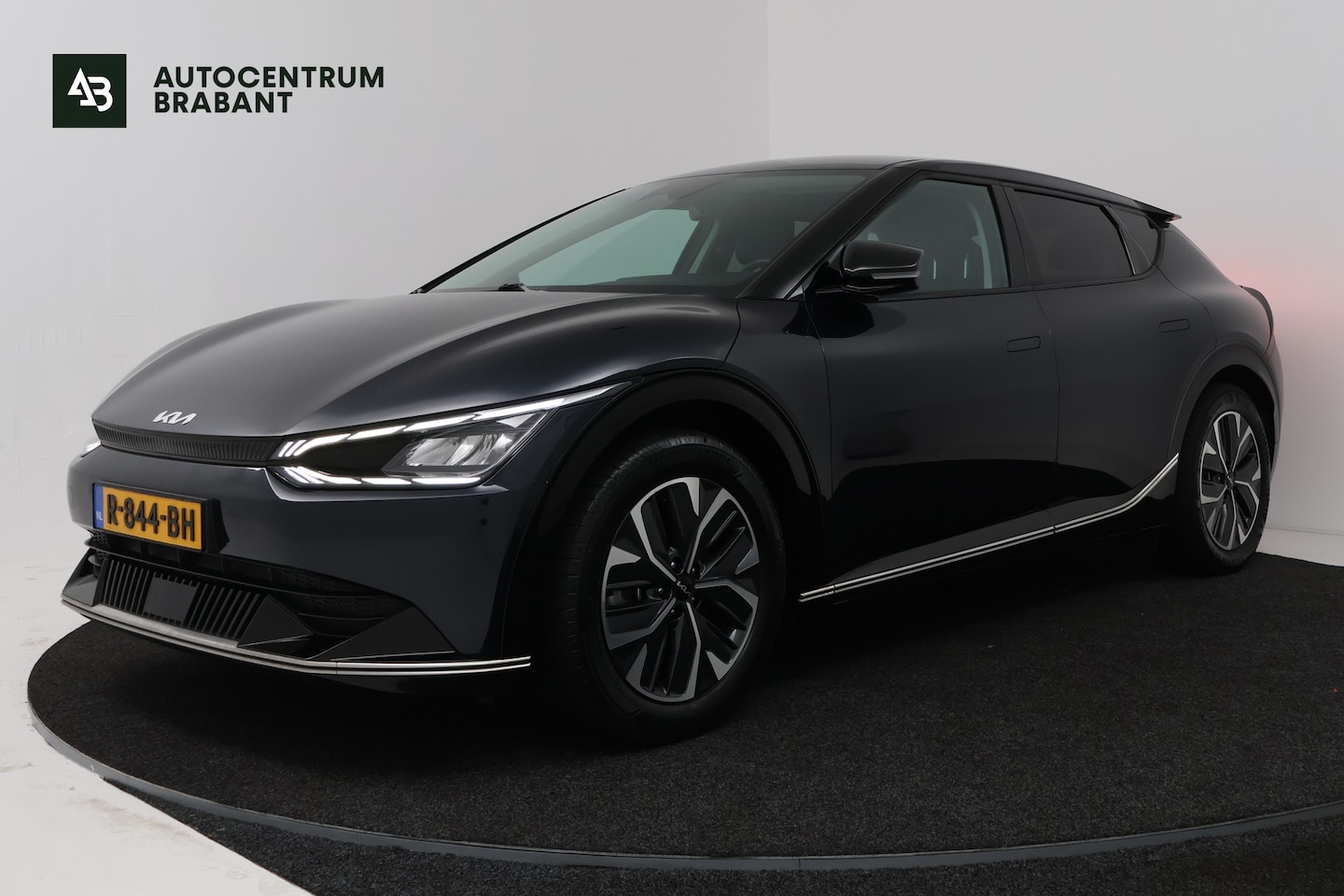 Kia EV6 - Plus 77.4 kWh (STOELVERWARMING, STUURVERWARMING, CAMERA, 1e EIGENAAR, DEALER ONDERHOUDEN) - AutoWereld.nl