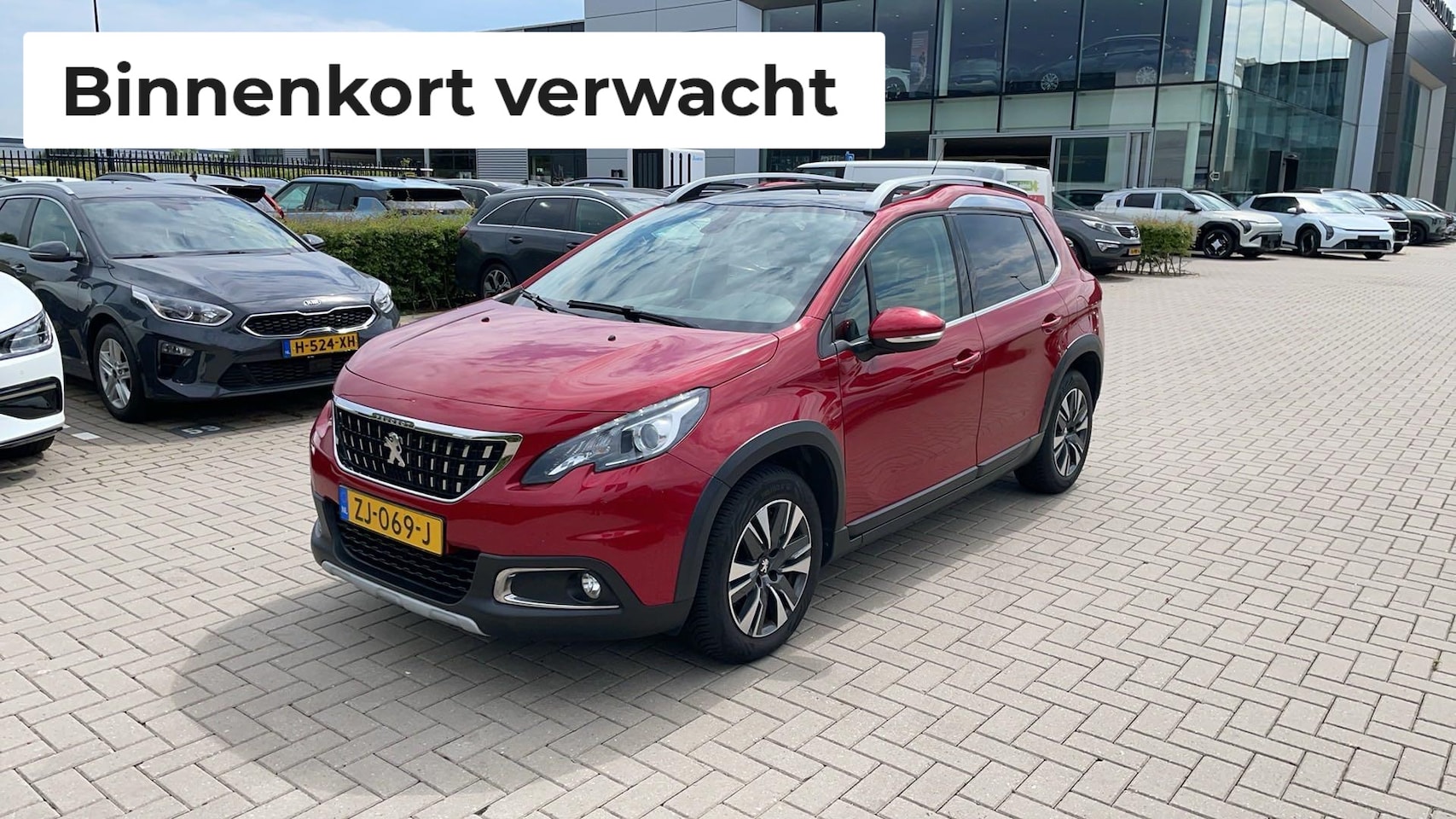 Peugeot 2008 - 1.2 110PK Allure Automaat | Trekhaak | Panoramadak | Navigatie | Camera | Climate control - AutoWereld.nl