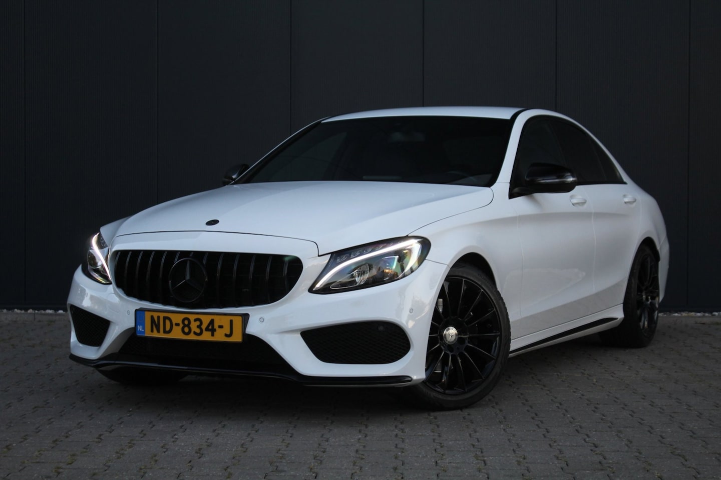 Mercedes-Benz C-klasse - 180 AMG Sport Edition | NAP | Leder | Trekhaak | Stoelverwarming | Clima / Cruise control - AutoWereld.nl