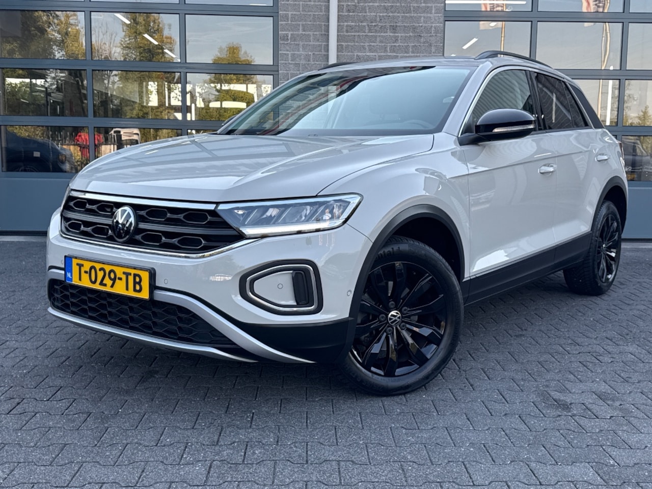 Volkswagen T-Roc - 1.0 TSI Life|1E EIGENAAR|CARPLAY| - AutoWereld.nl