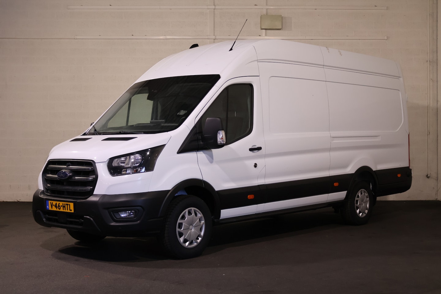 Ford Transit - 350 2.0 TDCI L4 H3 130pk Navigatie Trekhaak 2.8T (Wordt verwacht) - AutoWereld.nl
