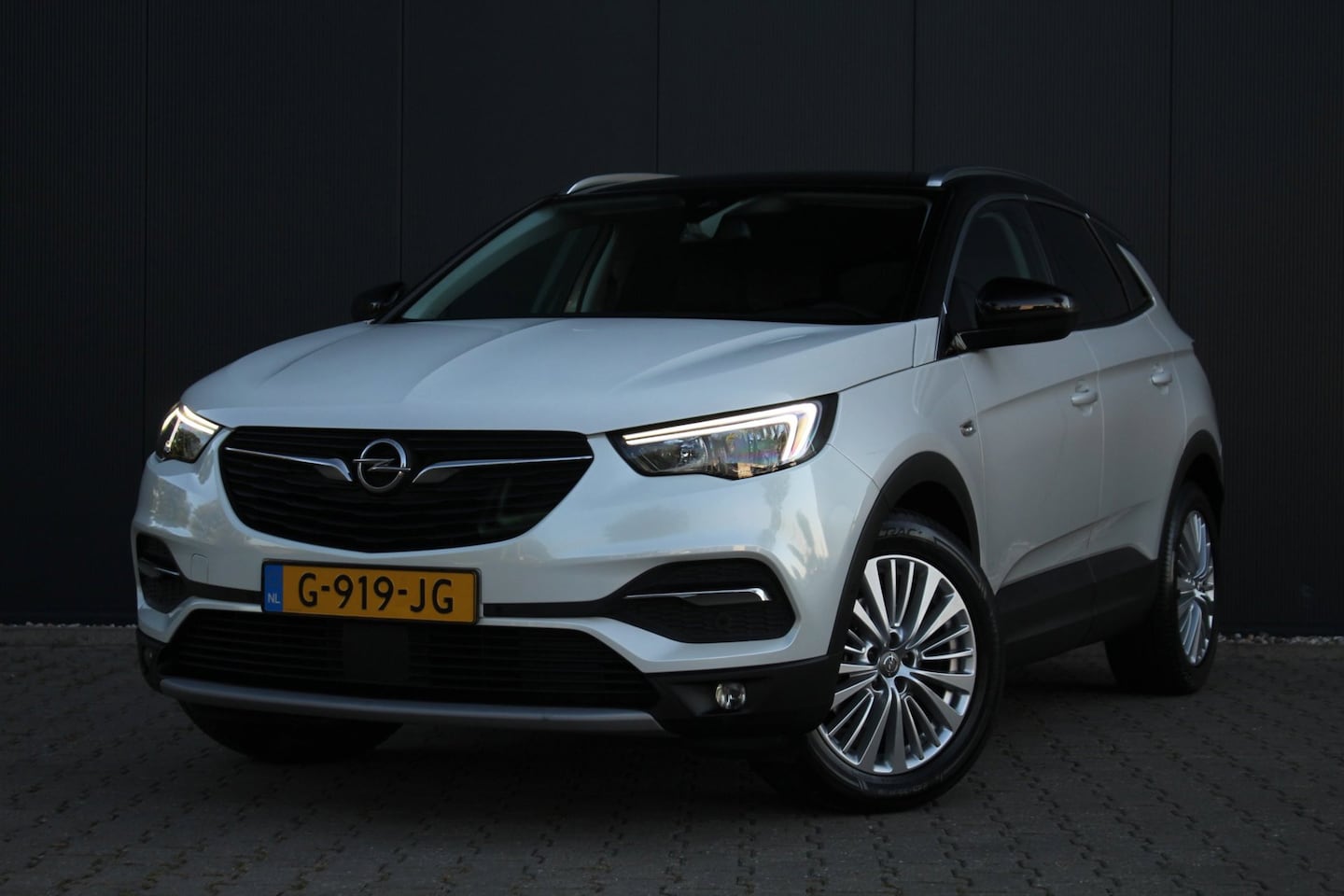 Opel Grandland X - 1.2 Turbo Innovation | Automaat | Trekhaak | Camera | Elektrische klep | Carplay | NAP | - AutoWereld.nl
