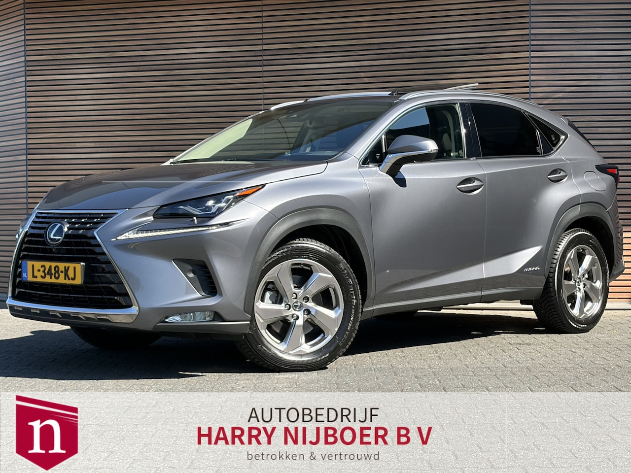 Lexus NX - 300h AWD Executive Line Panoramadak / Dealer onderhouden / Leer - AutoWereld.nl