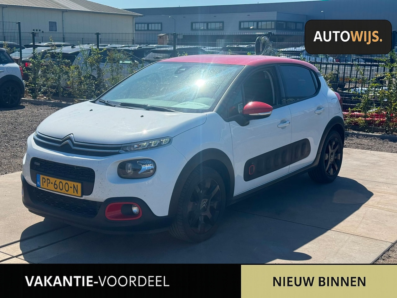 Citroën C3 - 1.2 PureTech Shine|NL AUTO|NAVI|CAMERA|GOED ONDERHOUDEN - AutoWereld.nl