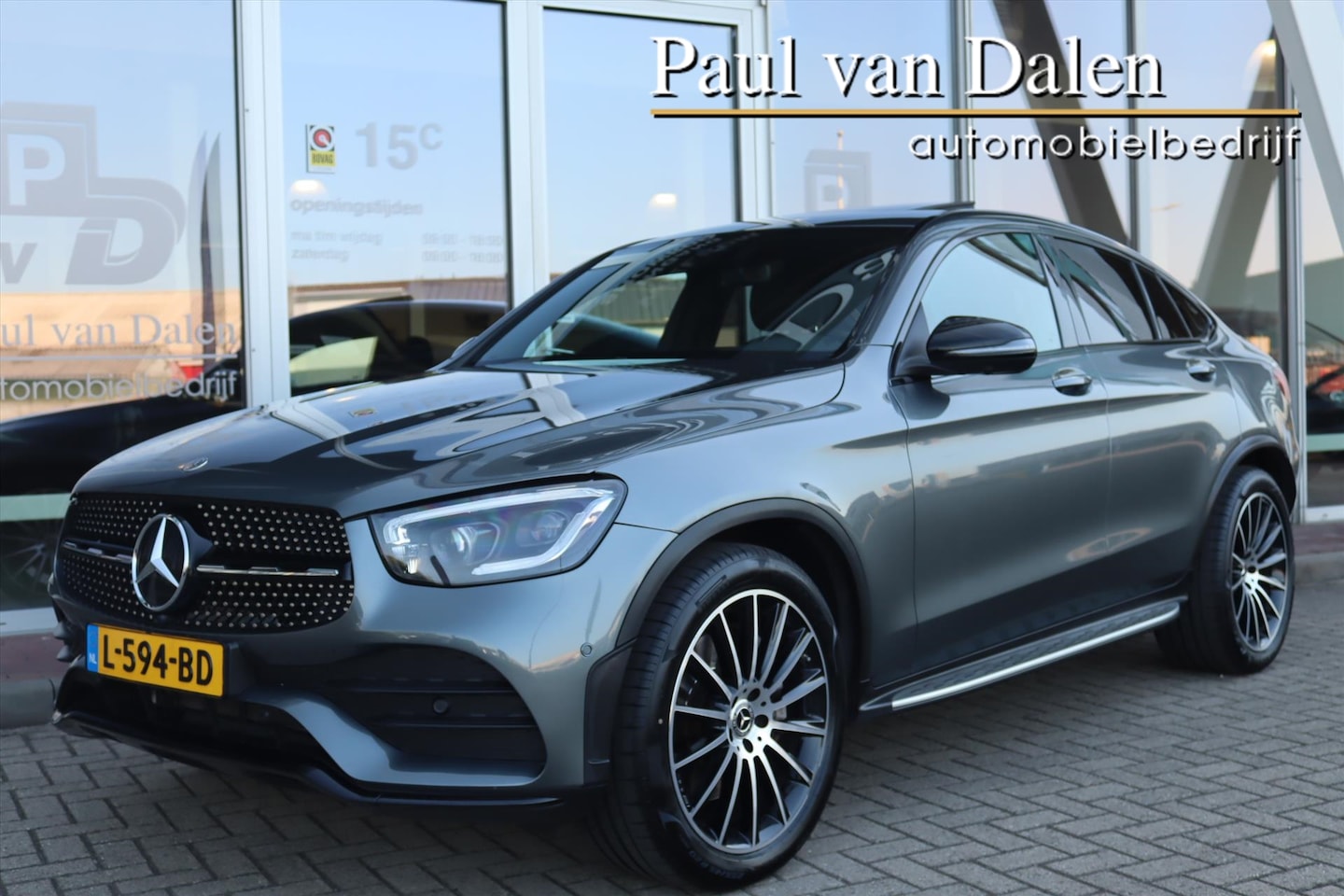 Mercedes-Benz GLC-klasse - 200 197PK 4MATIC 9G-TRONIC AMG Burmester | Schuifdak | Trekhaak | Sfeer | 360 Camera | Mem - AutoWereld.nl
