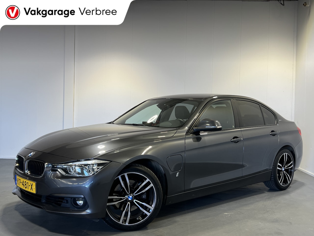 BMW 3-serie - 330e Centennial High Executive | Navigatie | LM Velgen 18" | Voorstoelen Verwarmd | Ledere - AutoWereld.nl