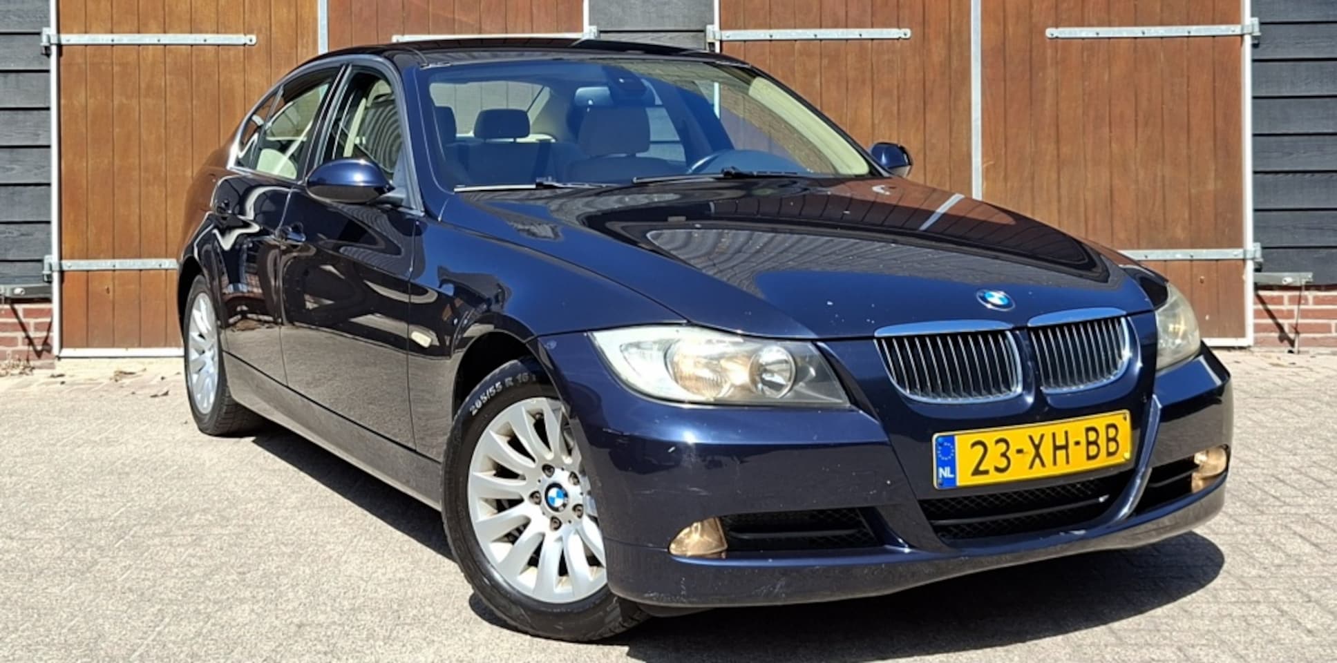 BMW 3-serie - 320i High Executive | Airco | Cruise control | Parkeersensoren | NAP - AutoWereld.nl