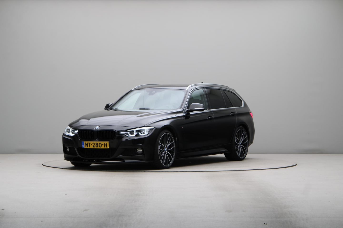 BMW 3-serie Touring - 340i High Executive Zwart | MPPSK | Pano | Trekhaak - AutoWereld.nl