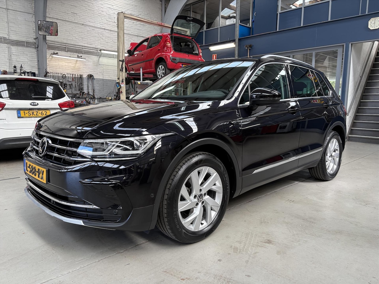 Volkswagen Tiguan - 1.5 TSI 150pk DSG Elegance Apple carplay / Android auto | Virtual cockpit | Naviatie | Cli - AutoWereld.nl