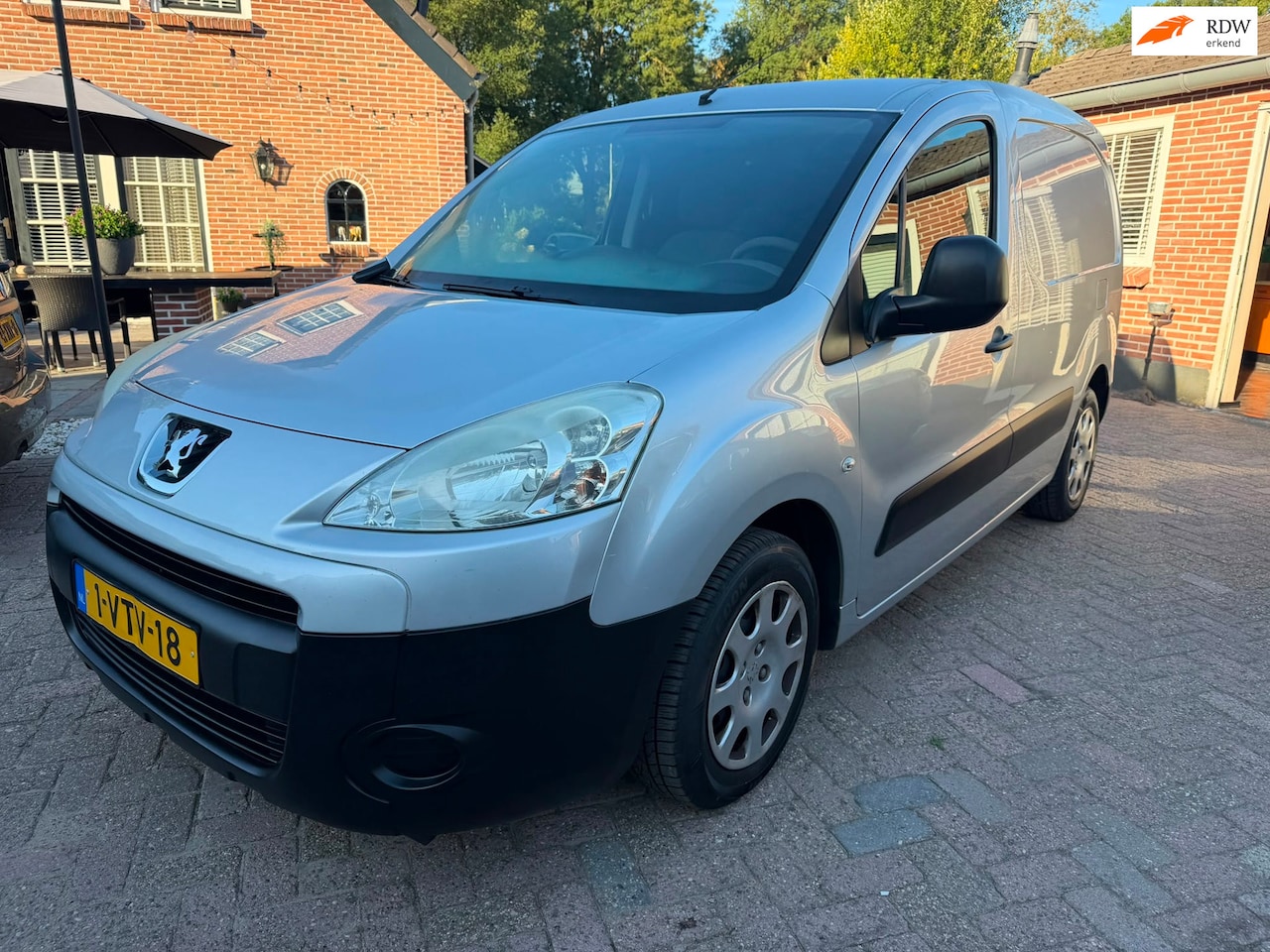 Peugeot Partner - 120 1.6 e-HDI L1 XT Profit + - AutoWereld.nl