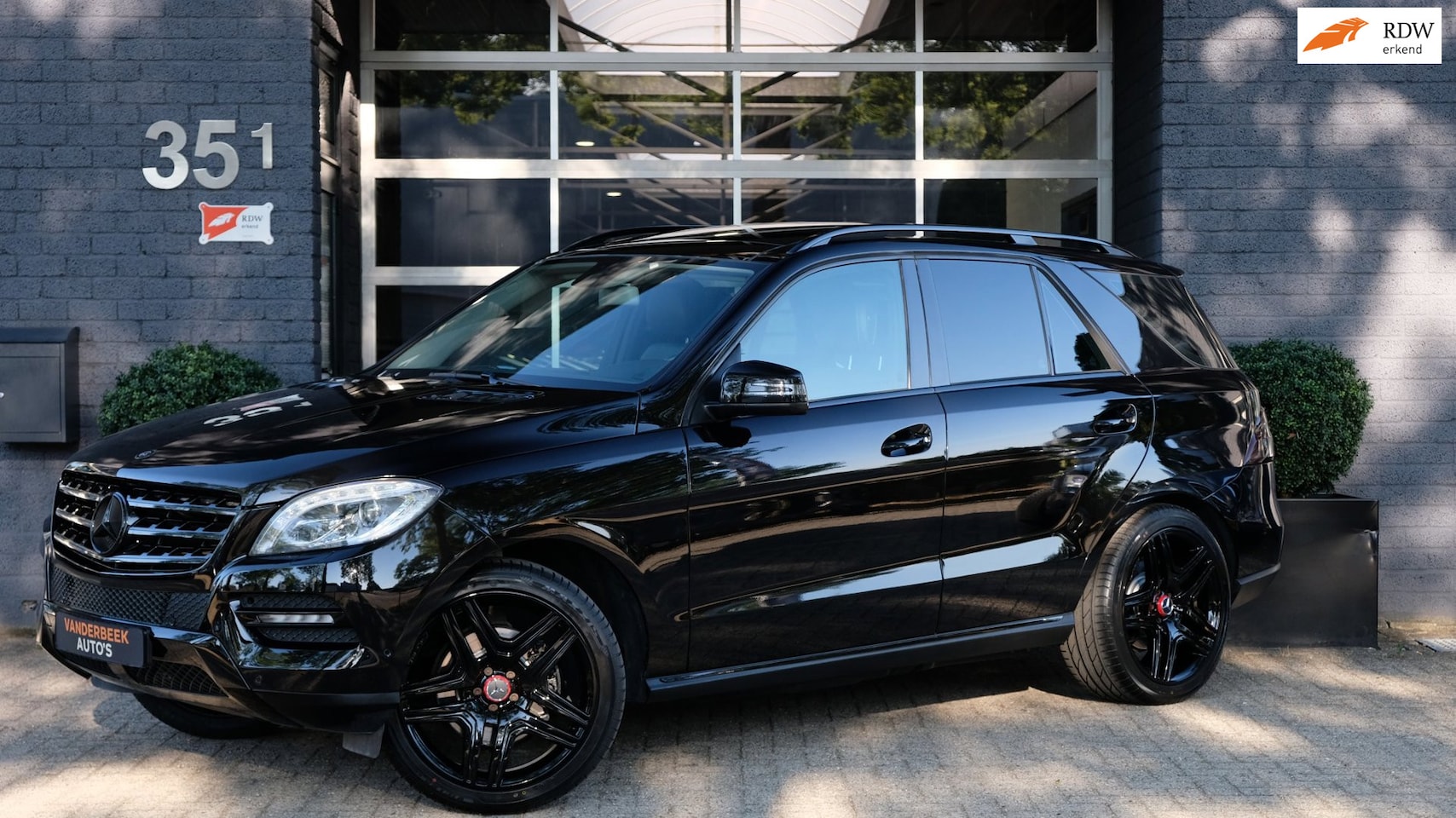 Mercedes-Benz M-klasse - 350 Edition 1 21'' AMG | Leder | Pano | Luchtvering | Vol! - AutoWereld.nl