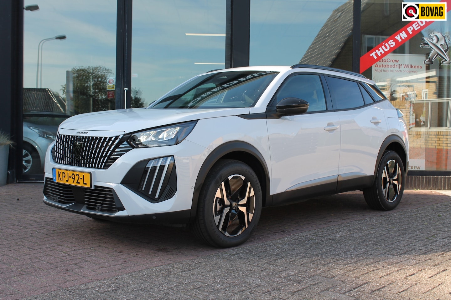 Peugeot 2008 - 1.2 Hybrid 145 Allure 2x camera/Navi/Adaptive cruise! - AutoWereld.nl