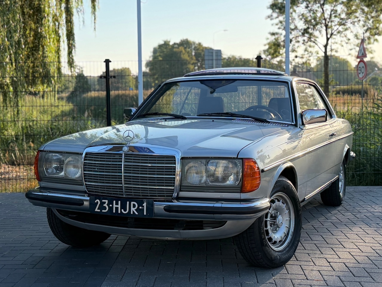 Mercedes-Benz 200-280 (W123) - 230 CE Automaat - AutoWereld.nl