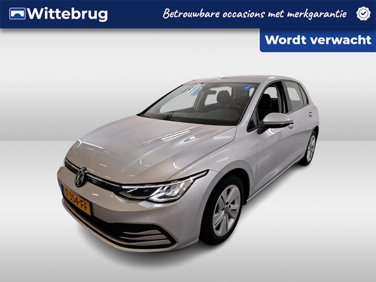 Volkswagen Golf - 1.0 TSI 110pk Life / Navigatie / LM 16 inch / Camera / Parkeersensoren / LED - AutoWereld.nl