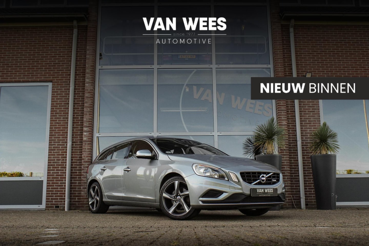 Volvo V60 - 1.6 T3 R-Design | 2e eigenaar | Origineel Nederlands | Cruise control | Navigatie | Climat - AutoWereld.nl