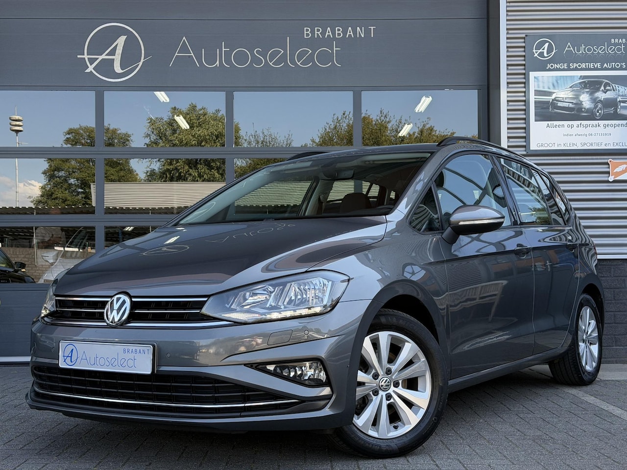 Volkswagen Golf Sportsvan - 1.5 TSI ACT Highline Navi | Camera | Trekhaak - AutoWereld.nl