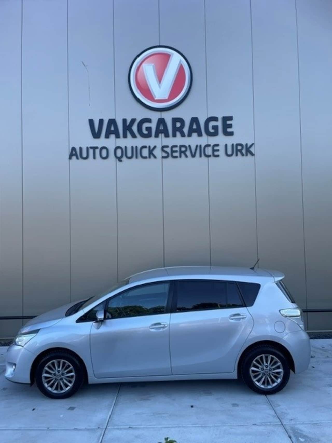 Toyota Verso - 1.8 16v VVT-i Dynamic 7P - AutoWereld.nl