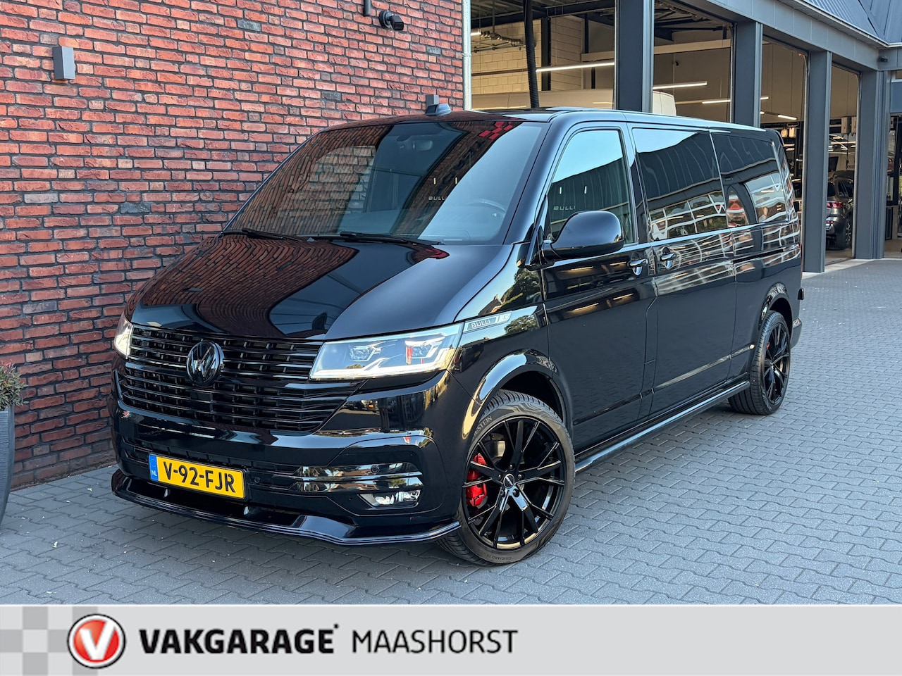 Volkswagen Transporter - 2.0 TDI L2H1 30 DC Bulli Dubb.Schuifdeur VirtualCockpit/AchteruitrijCam./Adapt.Cruise/AppC - AutoWereld.nl