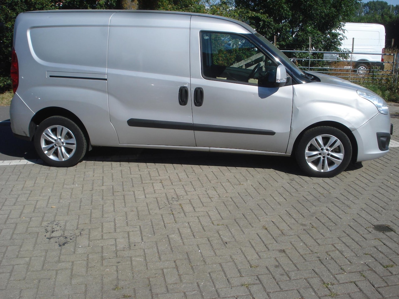 Opel Combo - Cargo 1.6 CDTi 105pk L2H1 HEEFT WAT BESCHADIGING - AutoWereld.nl