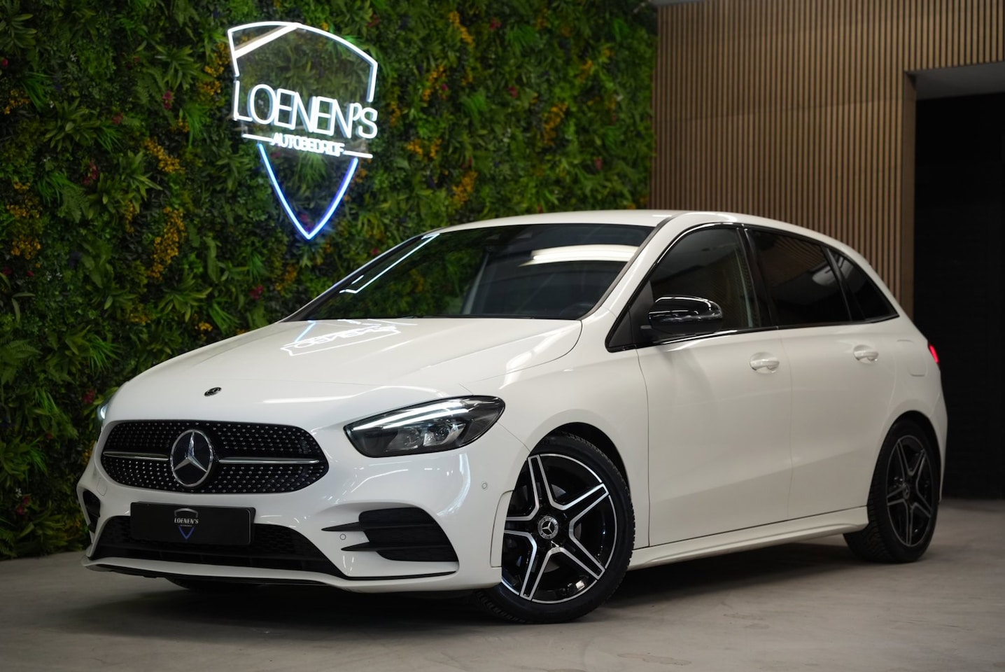 Mercedes-Benz B-klasse - 200 AMG Line / Night pakket / Camera / Sfeerverlichting/ Stoelverwarming - AutoWereld.nl
