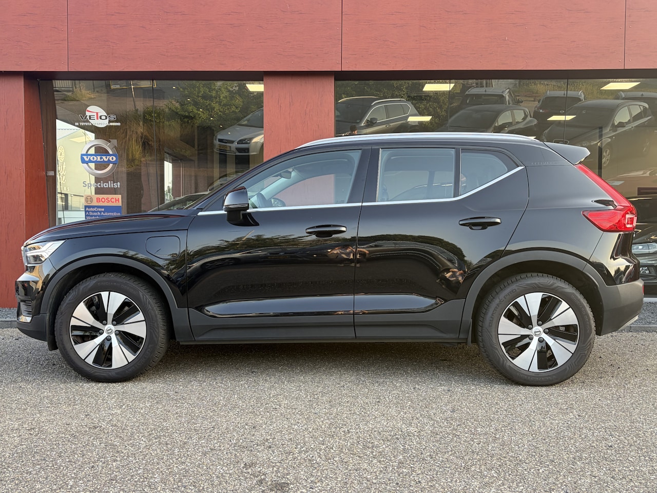Volvo XC40 - 1.5 T4 Recharge Inscription Expression | LEER | TREKHAAK - AutoWereld.nl