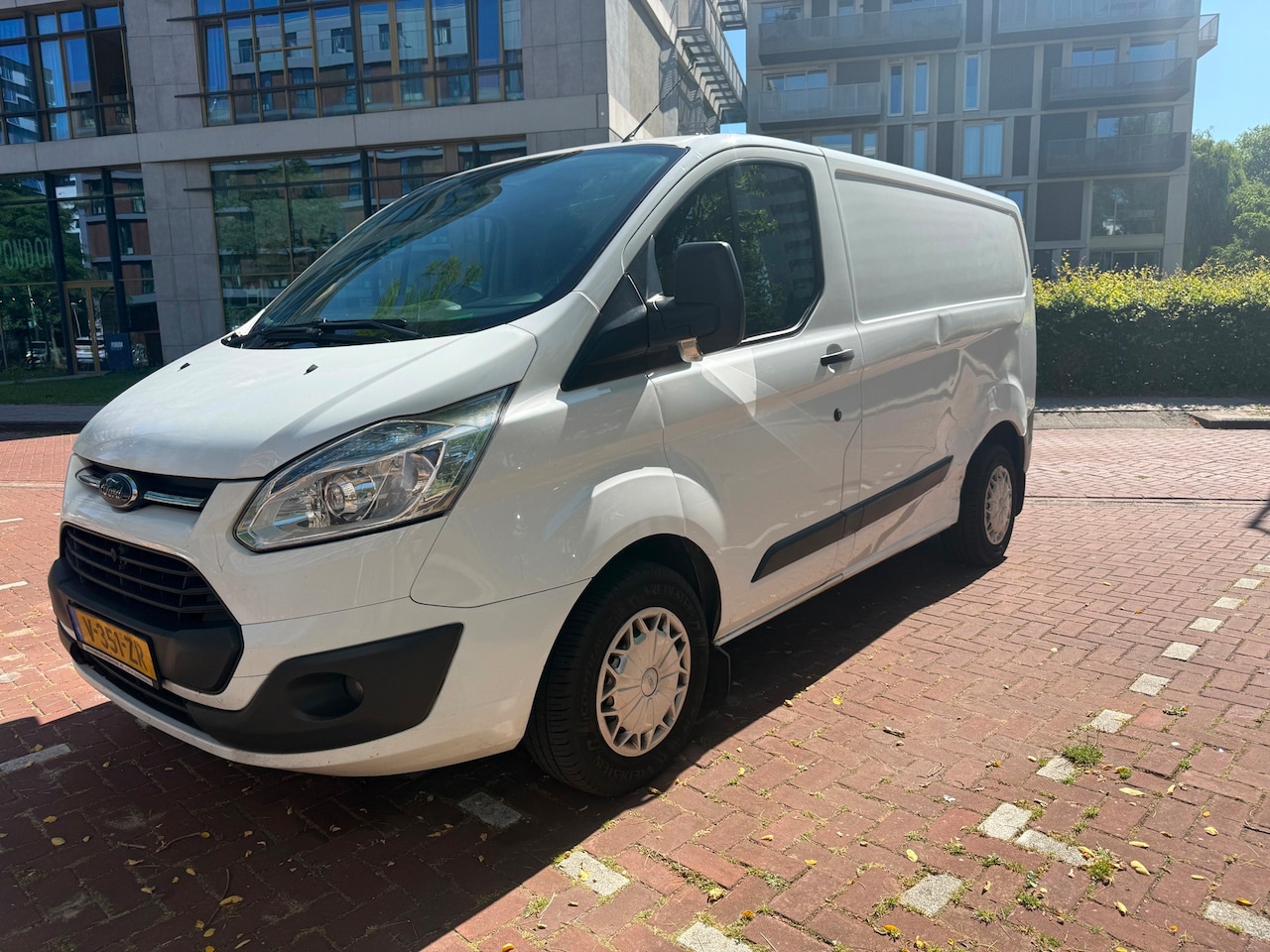 Ford Transit Custom - 270 2.2 TDCI NW APK Ambiente 3pers Airco - AutoWereld.nl