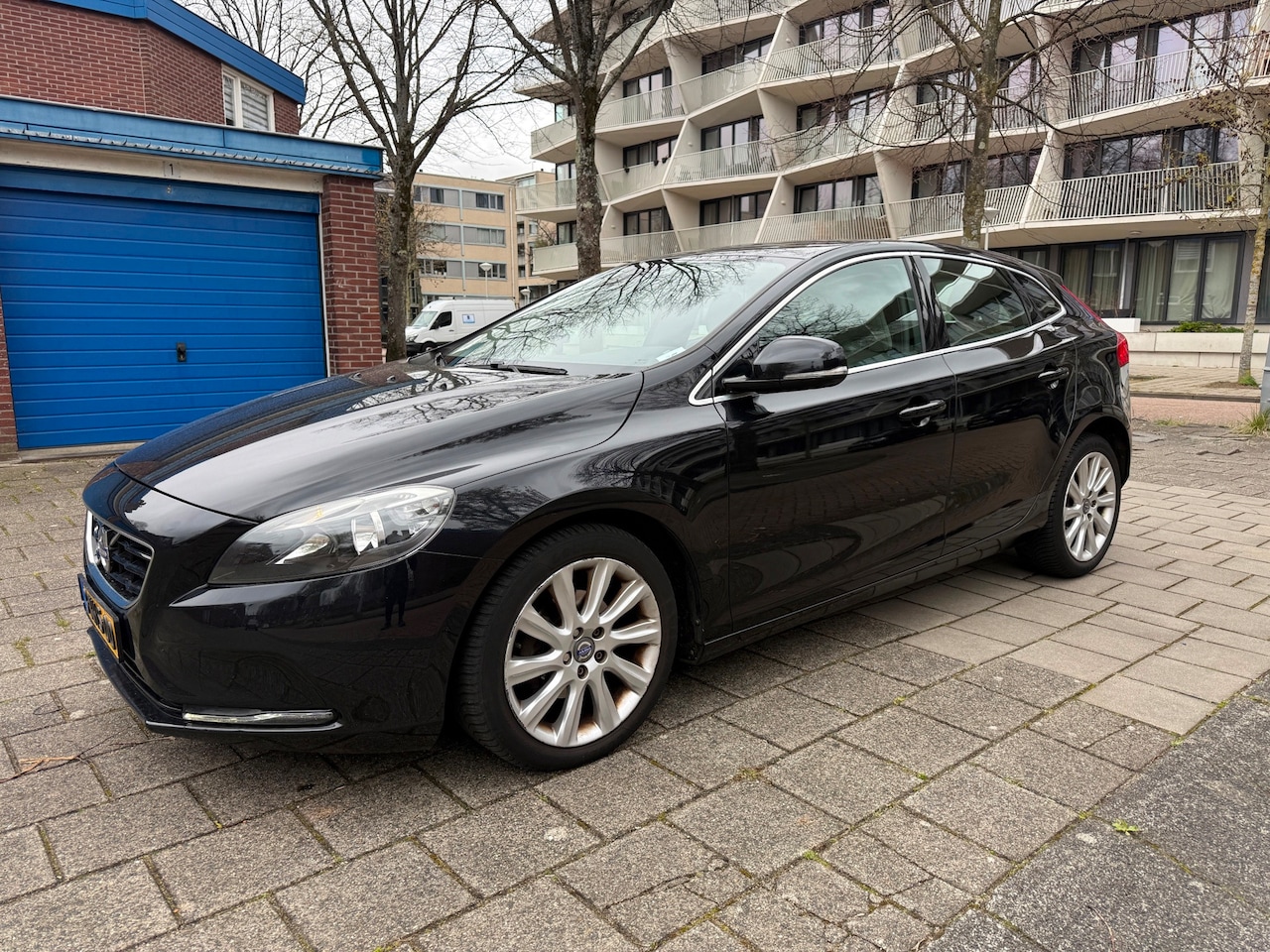 Volvo V40 - 1.6 D2 Summum Leder Cruise Black Edition - AutoWereld.nl
