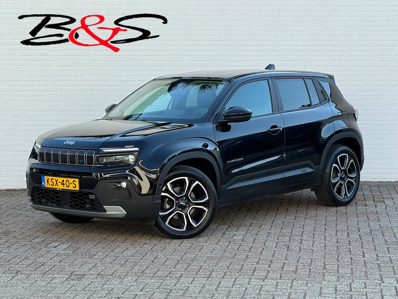 Jeep Avenger - Summit 54 kWh SOH 94% Elek a-klep Verwarmde voorruit Camera Navigatie Carplay Adapive crui - AutoWereld.nl