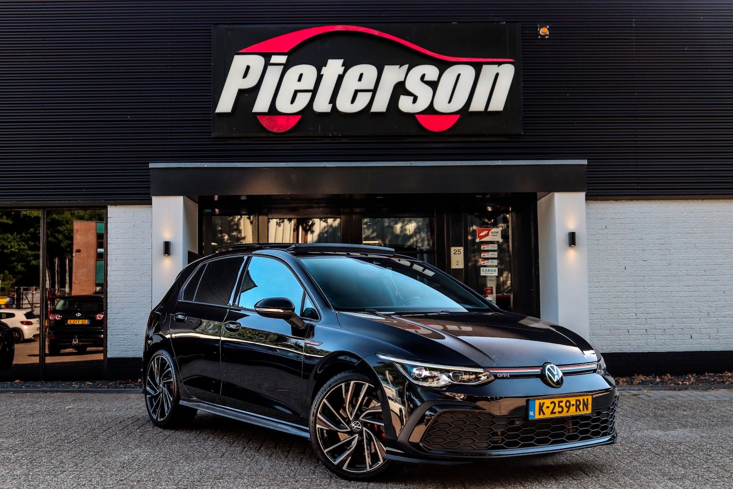 Volkswagen Golf - 2.0 TSI GTI PANO IQ LIGHT SFEER CARPLAY - AutoWereld.nl