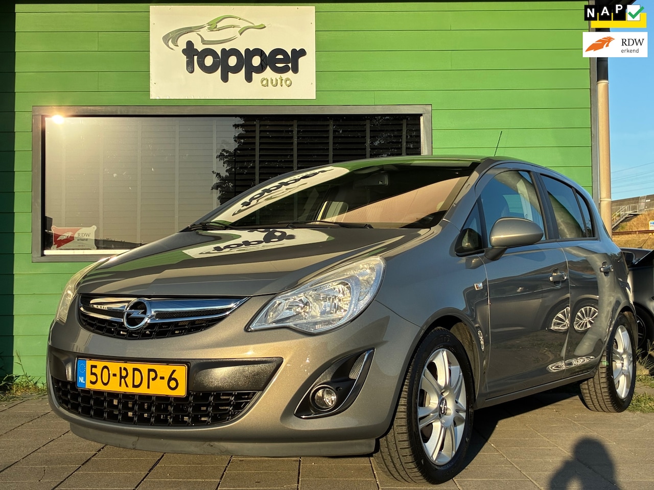 Opel Corsa - 1.4-16V Cosmo|2e eigenaar|Automaat|Climatronic|CruiseControl|Trekhaak|NAP| - AutoWereld.nl