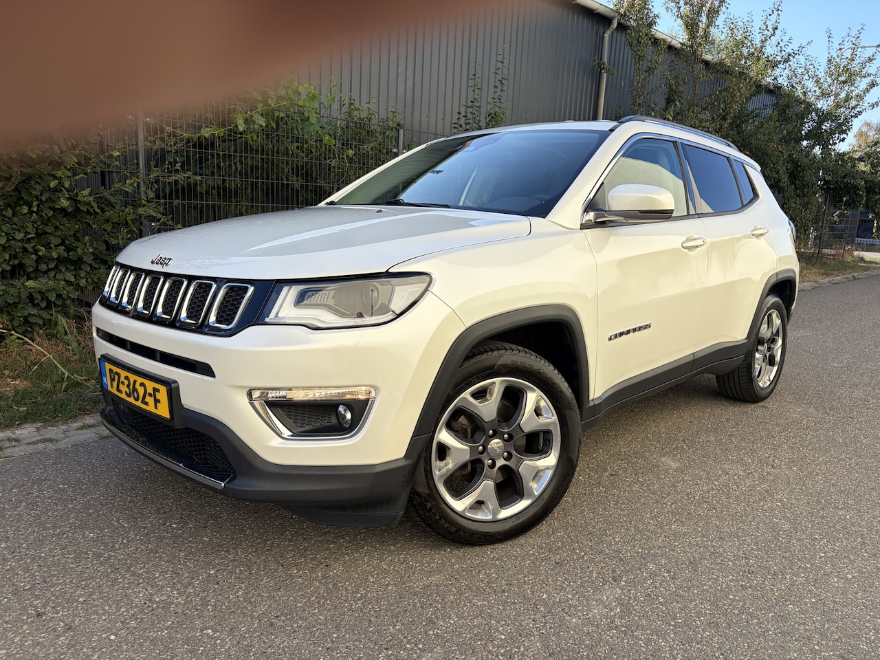 Jeep Compass - 1.4 MultiAir Opening Edition Plus / NAVI / LEER / CRUISE / 128dkm! NAP! - AutoWereld.nl