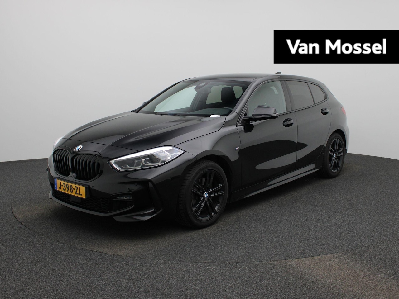 BMW 1-serie - 118i High Executive | Automaat | Apple Carplay / Android Auto | Parkeersensoren | Stoelver - AutoWereld.nl