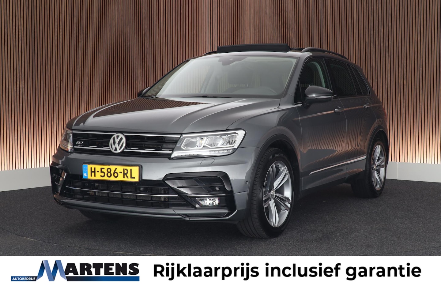 Volkswagen Tiguan - 1.5 TSI 150pk DSG Highline Business R Trekhaak Panoramadak Camera Stoelverwarming Navigati - AutoWereld.nl