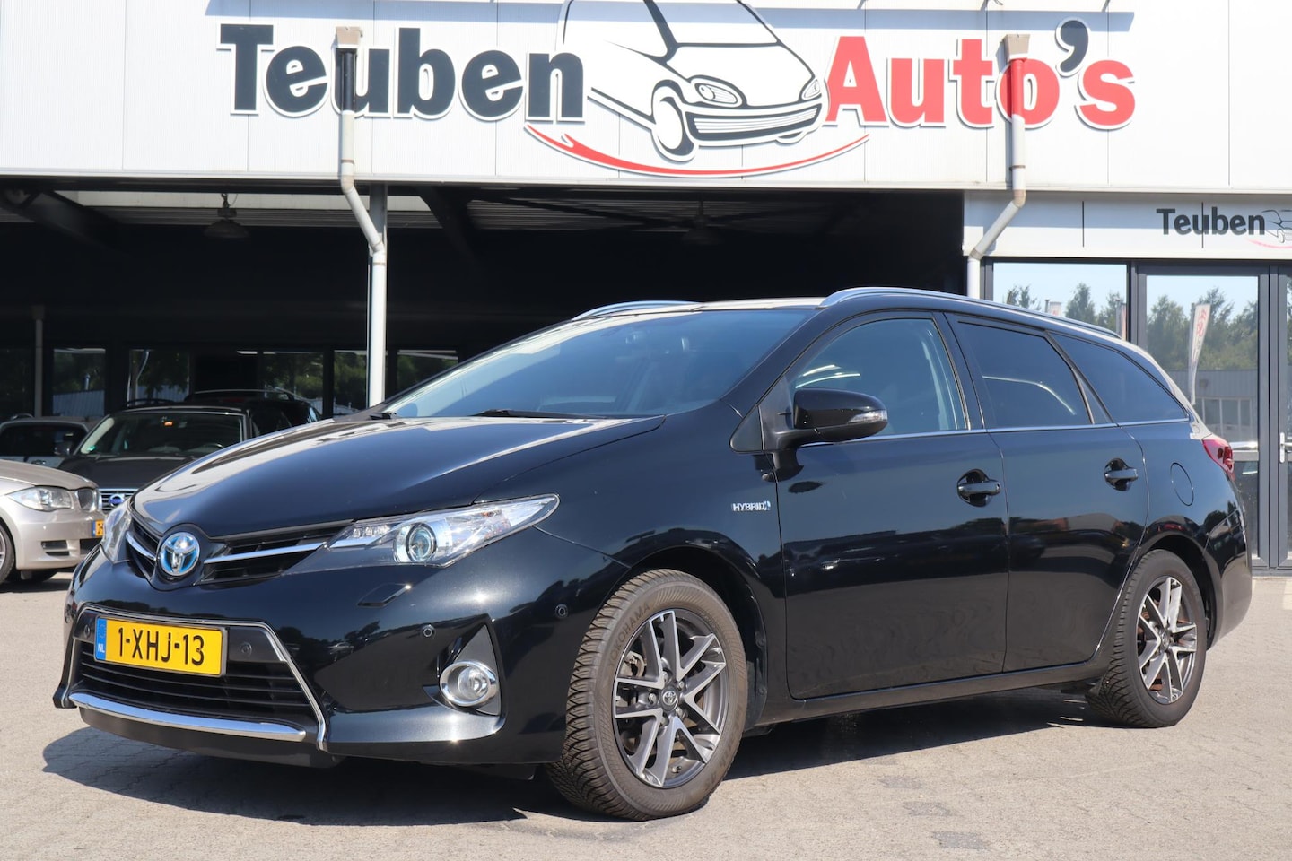 Toyota Auris Touring Sports - 1.8 Hybrid Lease | Skyview panoramisch dak | Camera | Trekhaak | Stoelverwarming - AutoWereld.nl