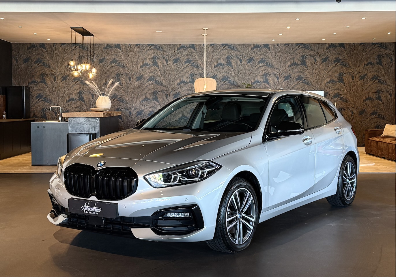 BMW 1-serie - 118i Automaat I Navi I Sport Stoelen - AutoWereld.nl