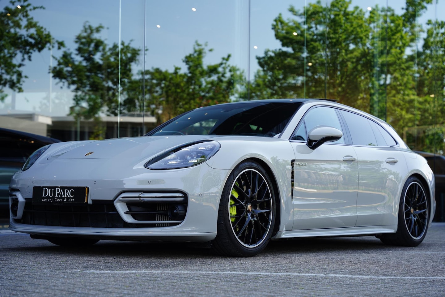 Porsche Panamera Sport Turismo - 2.9 4S / Krijtgrijs / Sport Design / Sportuitlaat - AutoWereld.nl