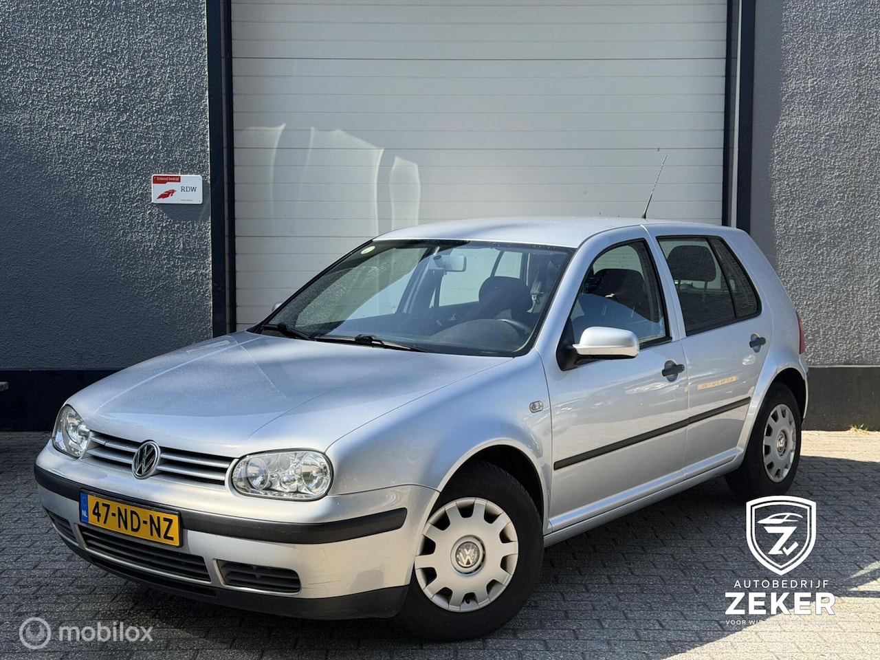 Volkswagen Golf - 1.4-16V / AIRCO / ELEK RAMEN / TREKHAAK - AutoWereld.nl